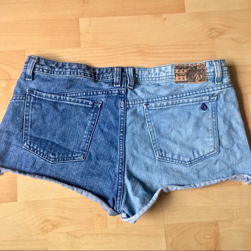 Volcom Two Toned Beach Shorts Size 11